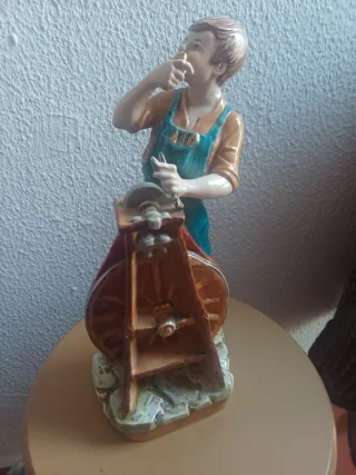 Figura Alfilador. Porcelana: Sureda