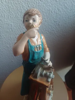 Figura Alfilador. Porcelana: Sureda