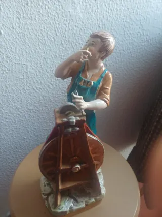 Figura Alfilador. Porcelana: Sureda