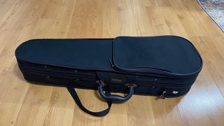 Violín 1/2 para niños. Completo y en buen estado.