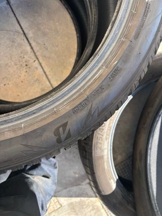 Neumáticos Bridgestone 285/40R21 109V