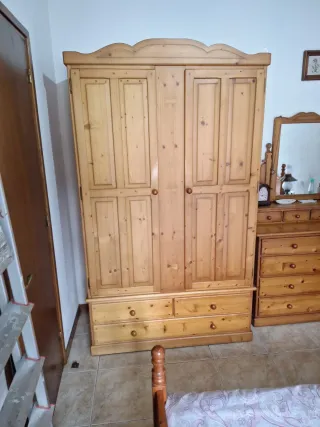 Guardaroba in legno massello stile coloniale