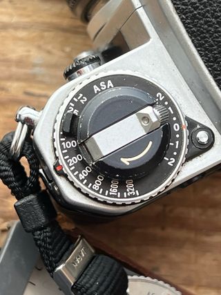 Nikon FE Cámara Analógica Plata/Negro