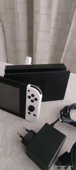 Nintendo Switch Blanca y Negra