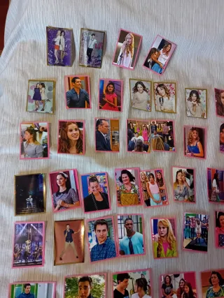 50 Cromos Violetta