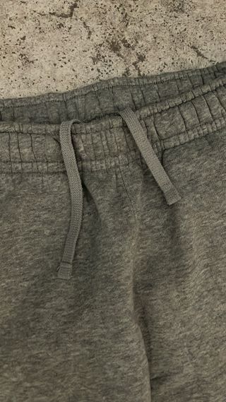 Pantalón Nike Gris