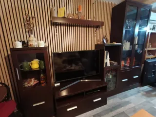 Mueble de salón madera y cristal