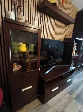 Mueble de salón madera y cristal