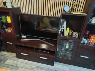 Mueble de salón madera y cristal