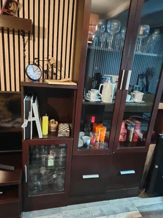 Mueble de salón madera y cristal