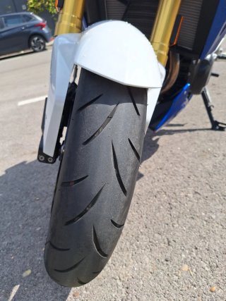 BMW F900R del año 2022 con 3300 kilómetros.