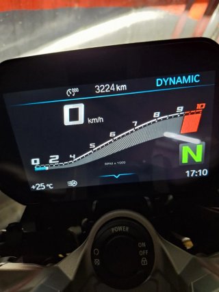 BMW F900R del año 2022 con 3300 kilómetros.