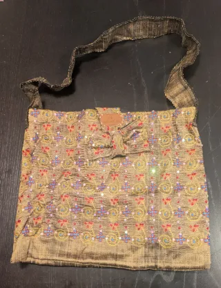 Bolso de mano con lentejuelas