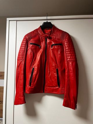 Chaqueta de cuero roja