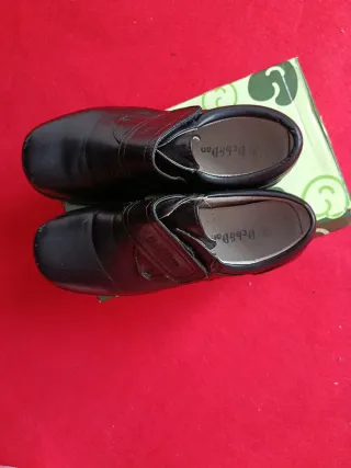 Zapatos niño negros. Talla 38. Cierre velcro