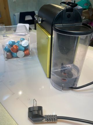 Cafetera Nespresso DeLonghi PIXIE Lima