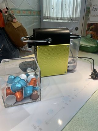 Cafetera Nespresso DeLonghi PIXIE Lima