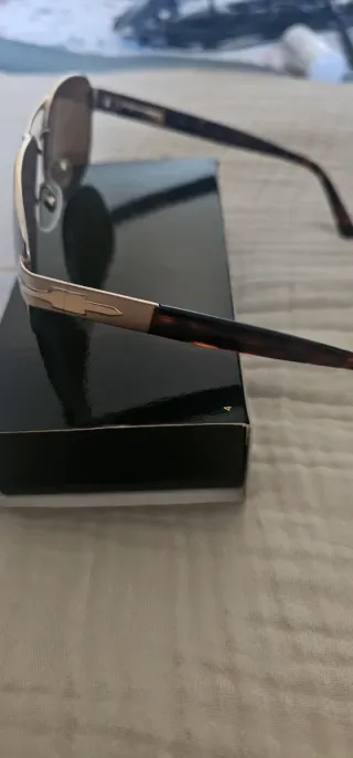 Gafas de sol aviador doradas y marrones