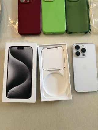 iPhone 15 Pro 256GB + cable original + 4 Fundas