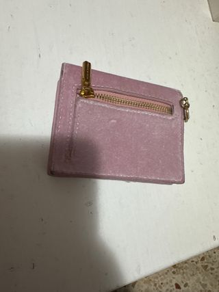 Monedero rosa con estrellas y luna doradas