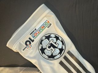 Camiseta Real Madrid Adidas Talla XL. Identica