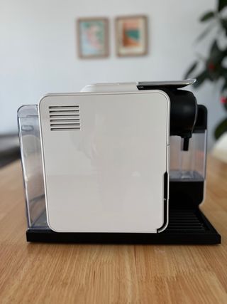 Cafetera Nespresso DeLonghi Lattissima One Touch