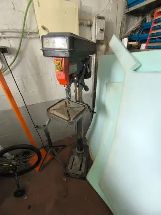 Taladro de columna Import 251M