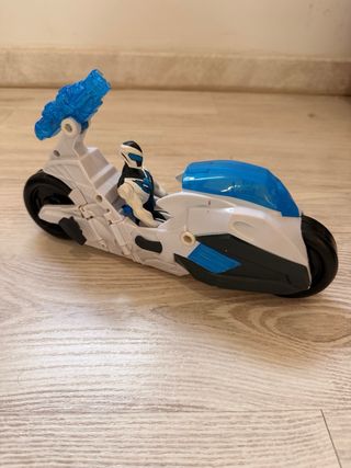 Coche teledirigido y robot transformable