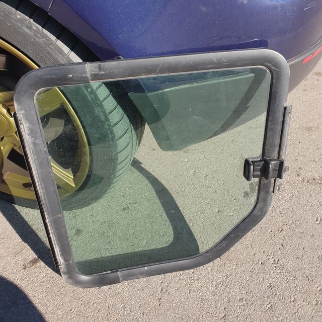 Ventana Nissan Prima Estar 2010