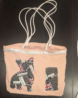 Bolso rosa con diseño de perro