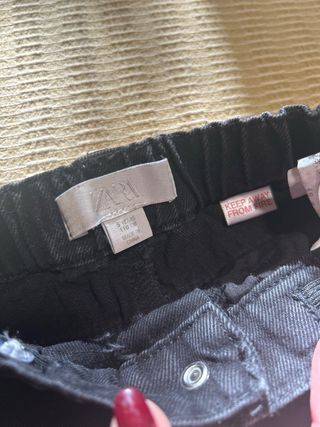 Pantalón vaquero Zara niña estrellas talla5 años