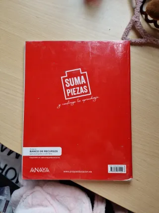 Libro de: matemáticas, filosofía, lengua, historia