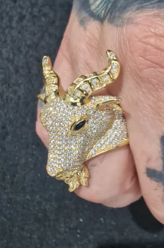 Sello Oro 18kt Cabra Circonitas 17.95g