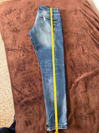 Pantalón vaquero Zara desgastado
