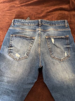 Pantalón vaquero Zara desgastado