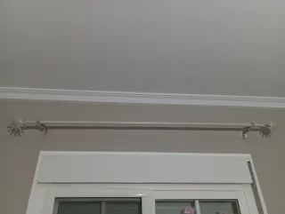 Barra de cortina blanca