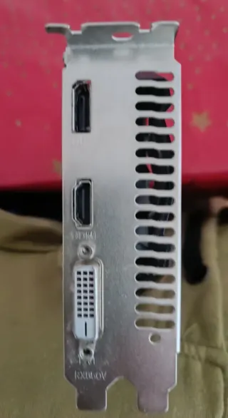 Tarjeta Gráfica Gaming Negra y Roja