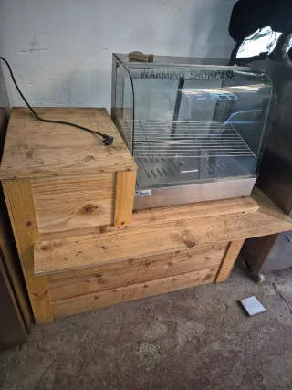 Mostrador con vitrina caliente