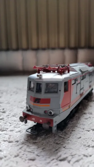 Locomotiva elettrica Lima modello E424 FS