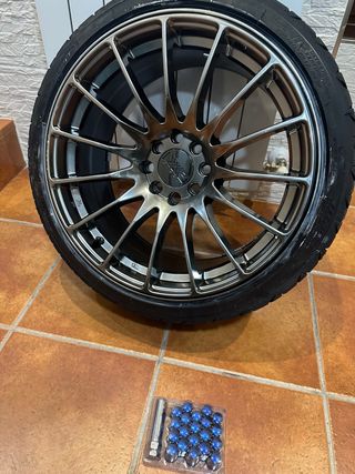 Llantas XXR 17” con tuercas azules