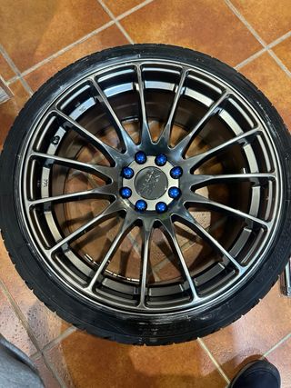 Llantas XXR 17” con tuercas azules