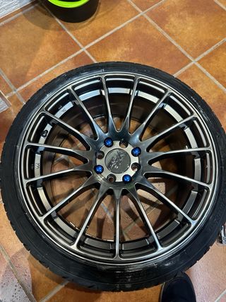 Llantas XXR 17” con tuercas azules