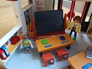 Escuela Playmobil con figuras