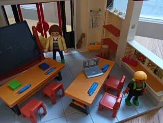 Escuela Playmobil con figuras
