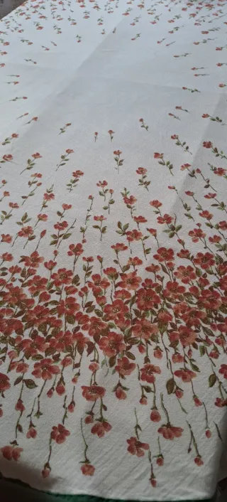 Tovaglia rotonda in viscosa con fiori