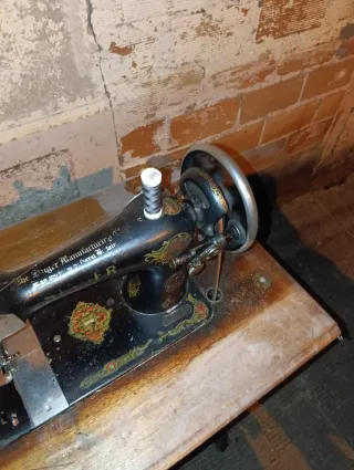 Máquina de coser antigua Singer