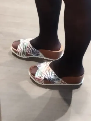 Sandalias cuña Kellies multicolor talla 40