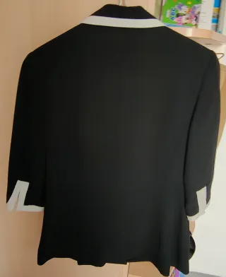 Traje negro Dados con detalles blancos