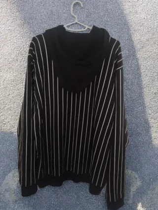 Sudadera Negra con Rayas Blancas Talla L