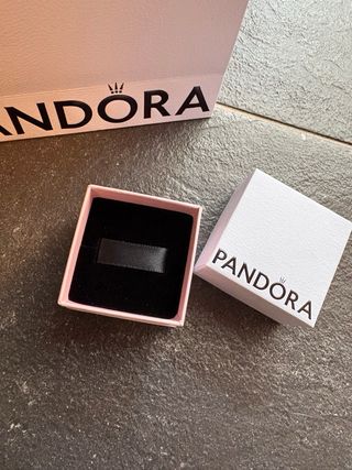 Bolsa y caja Pandora